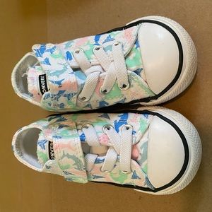 Gender neutral converse, toddler size 5